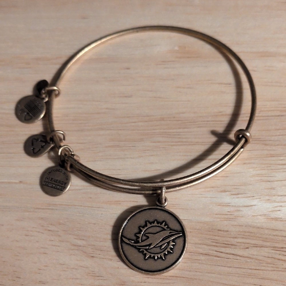 Expandable Gold-Tone Charm Bangle Bracelet with Dolphin Medallion